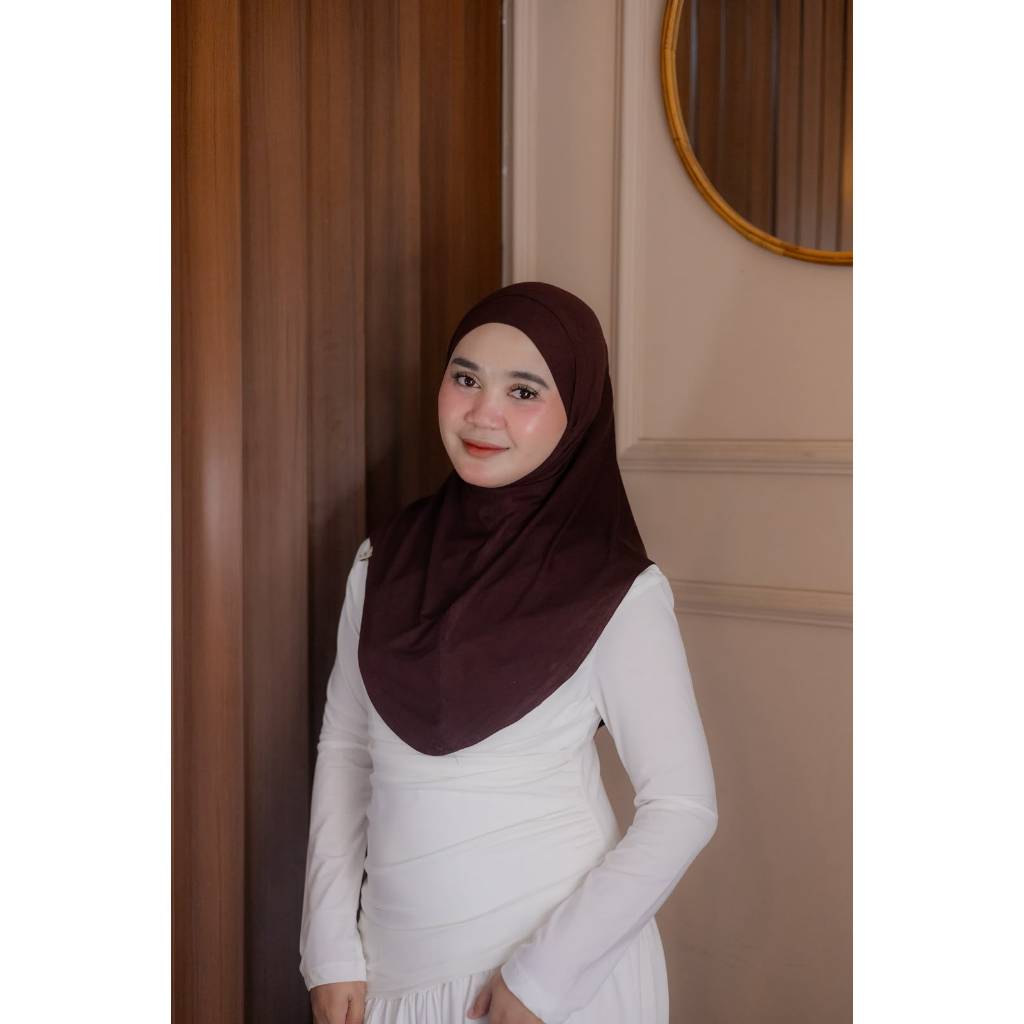 Bergo Adhwa warna Mahogany